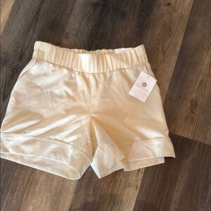 High Waist Cream Shorts with Elastic‎ Waistband